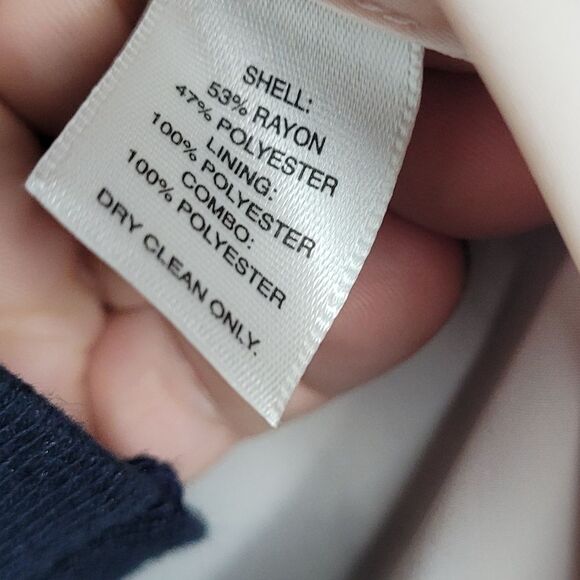 White House Black Market abstract flower outlined print structured bodice 10 - Picture 5 of 10